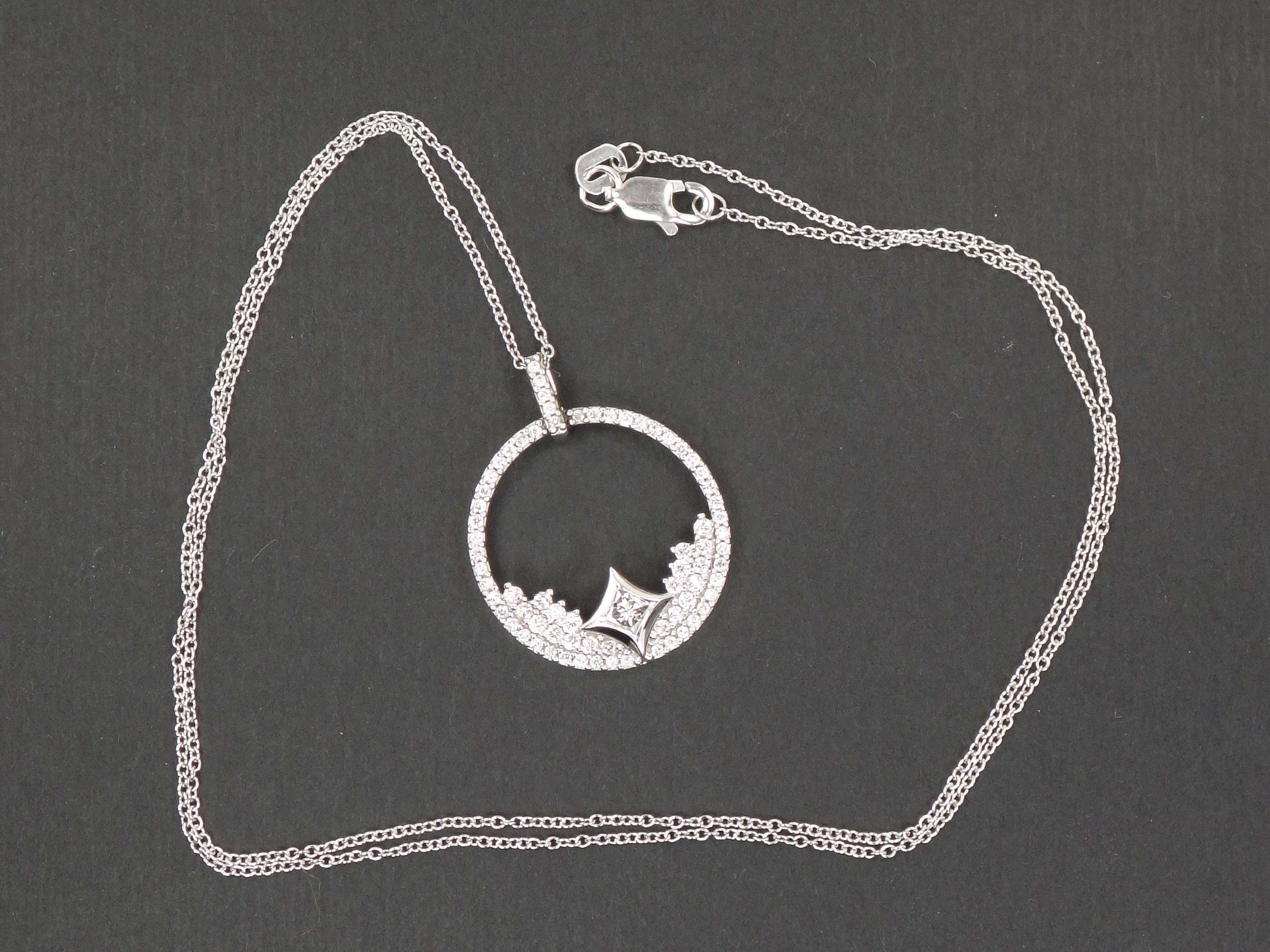 Vintage 14k White Gold Diamond Star Circle Pendant Necklace: 1 CT TDW