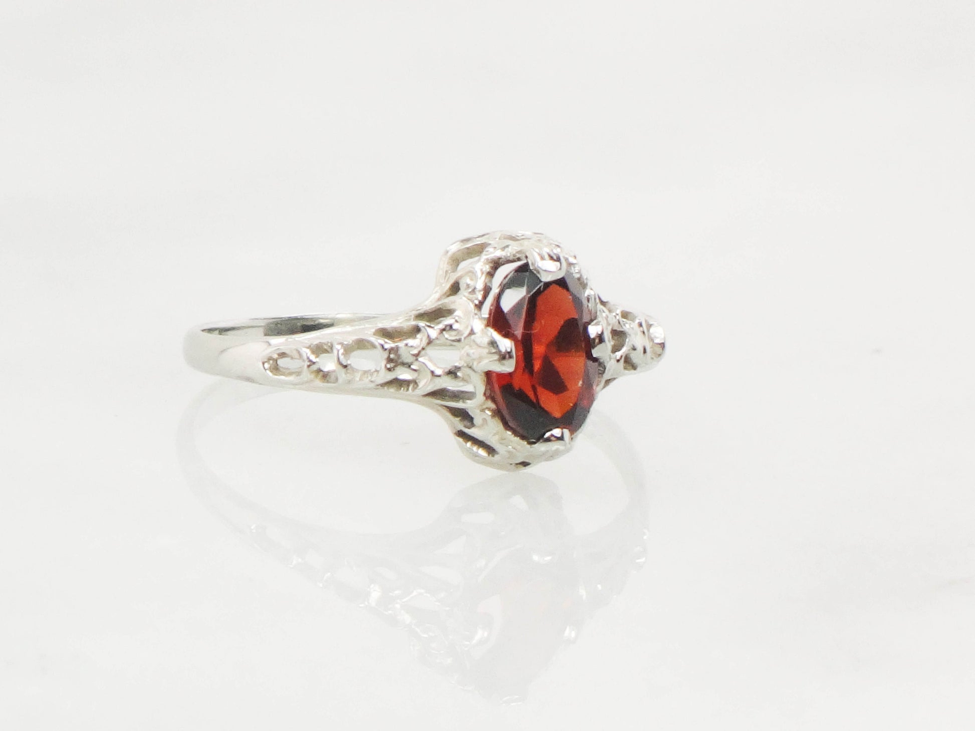 Vintage Art Deco 14k White Gold Garnet Filigree Ring - Size 3.5