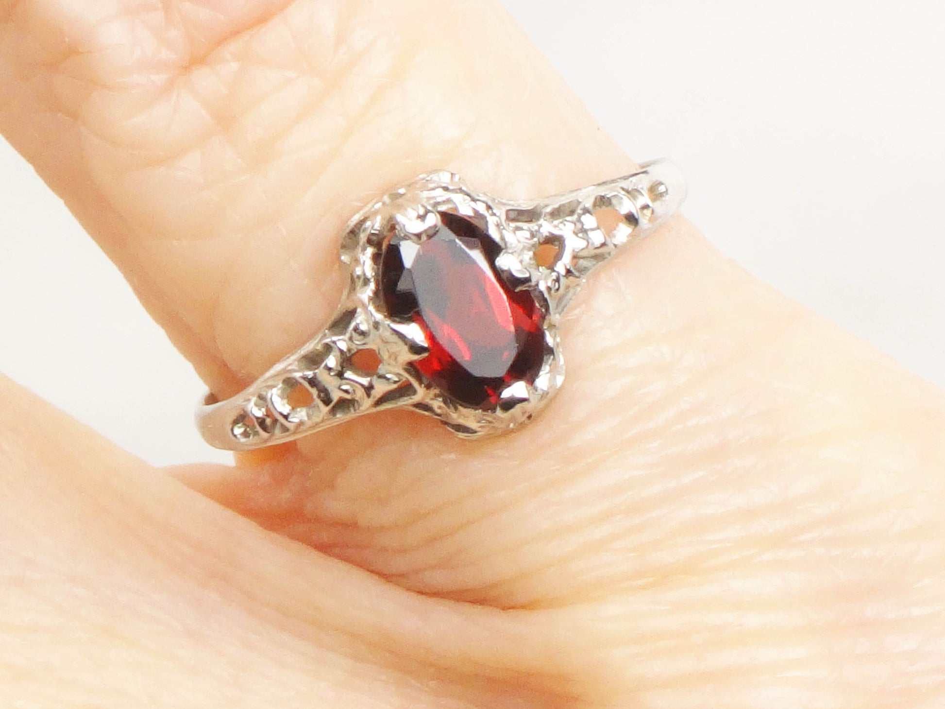 Vintage Art Deco 14k White Gold Garnet Filigree Ring - Size 3.5