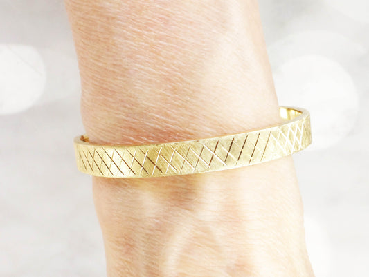 Vintage 14k Yellow Gold Bangle Bracelet: Engraved Crosshatch Design
