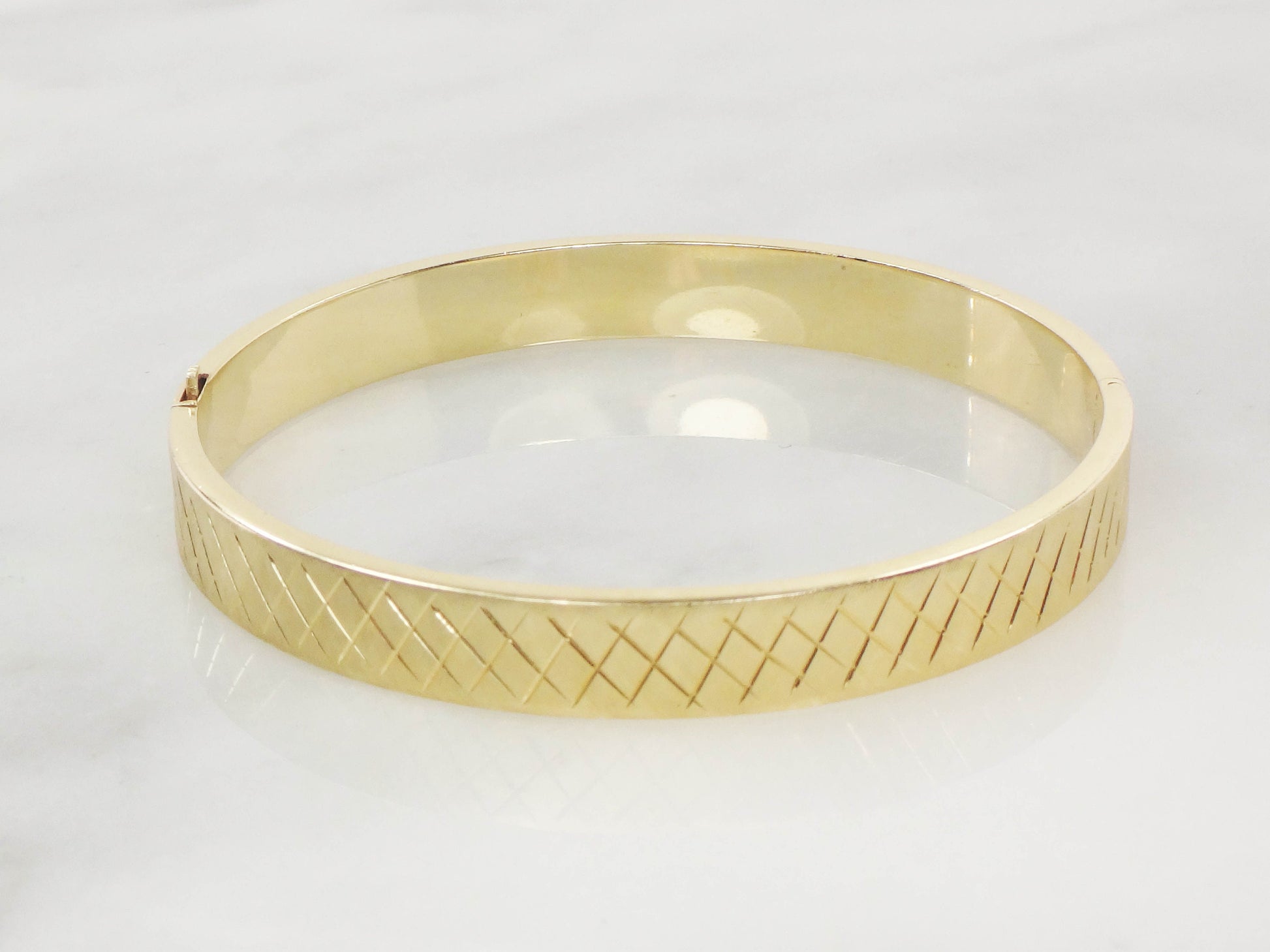 Vintage 14k Yellow Gold Bangle Bracelet: Engraved Crosshatch Design