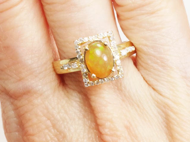 Vintage 14k Yellow Gold Fire Opal Diamond Halo Ring - Size 7