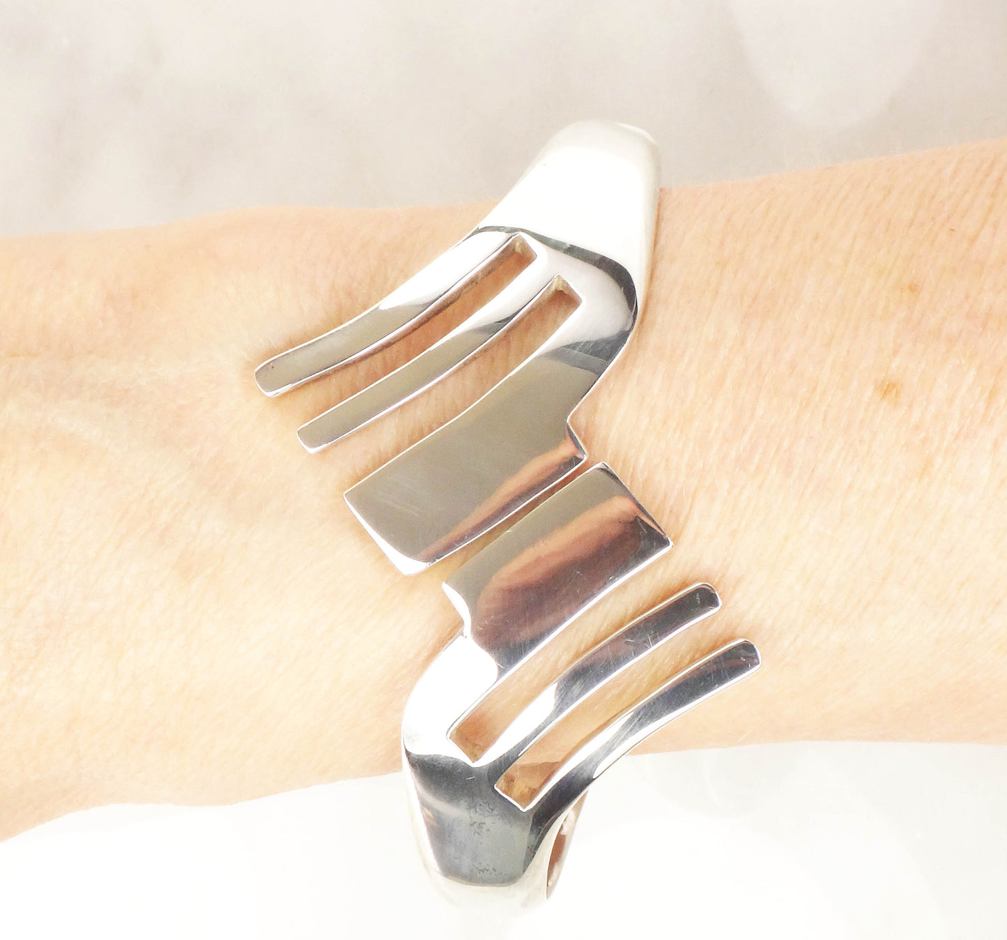 Vintage Large Sterling Silver Modernist Hinged Bangle Bracelet Heavy Taxco Mexico Silver