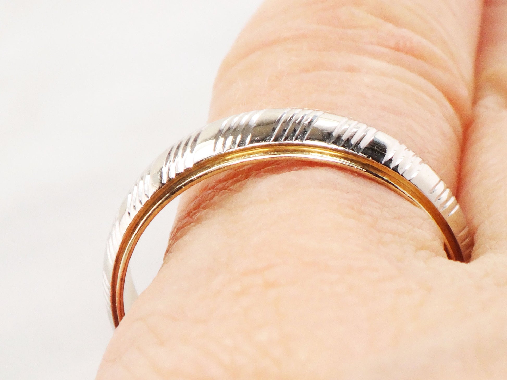 Vintage 14k Two Tone Gold Wedding Band - Line Design, Size 10, 5.75 MM