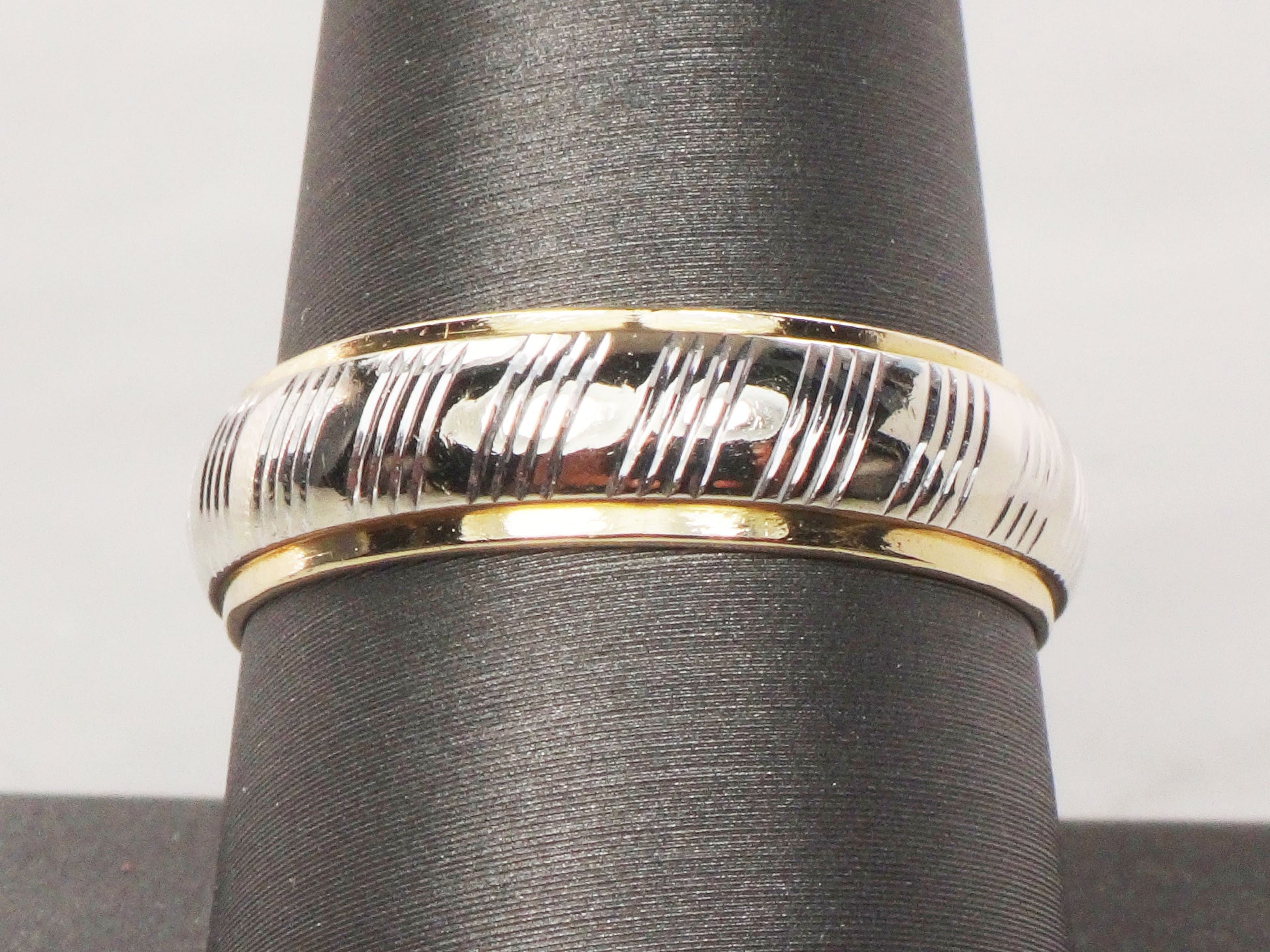 Vintage 14k Two Tone Gold Wedding Band - Line Design, Size 10, 5.75 MM