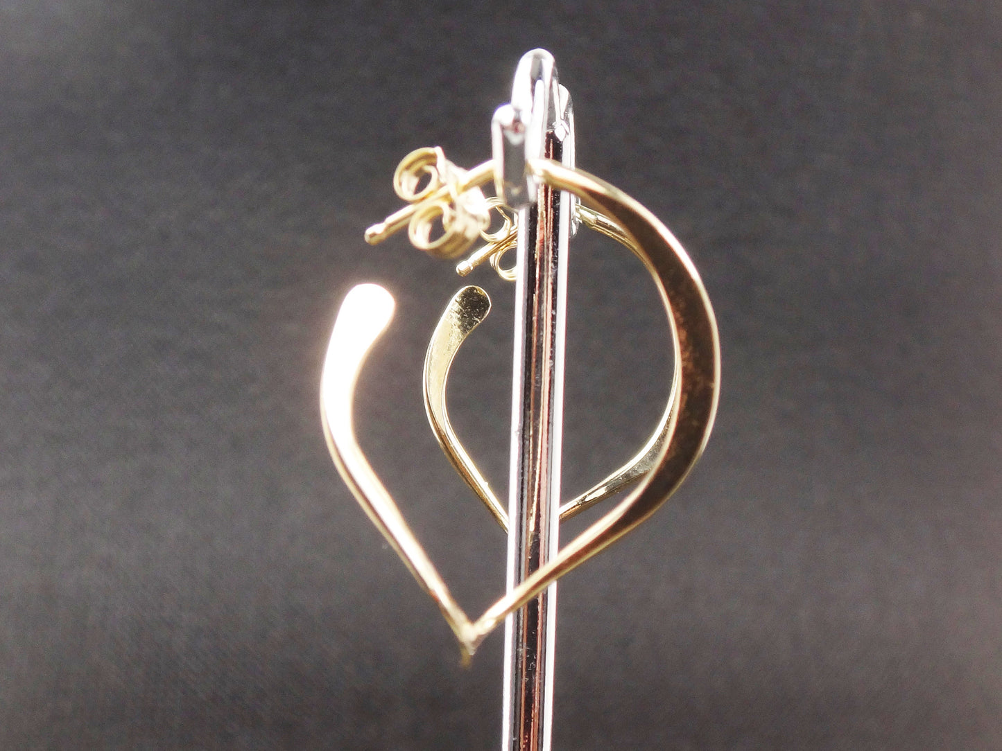 Vintage 14k Yellow Gold Hoop Earrings: Polished Twist Design