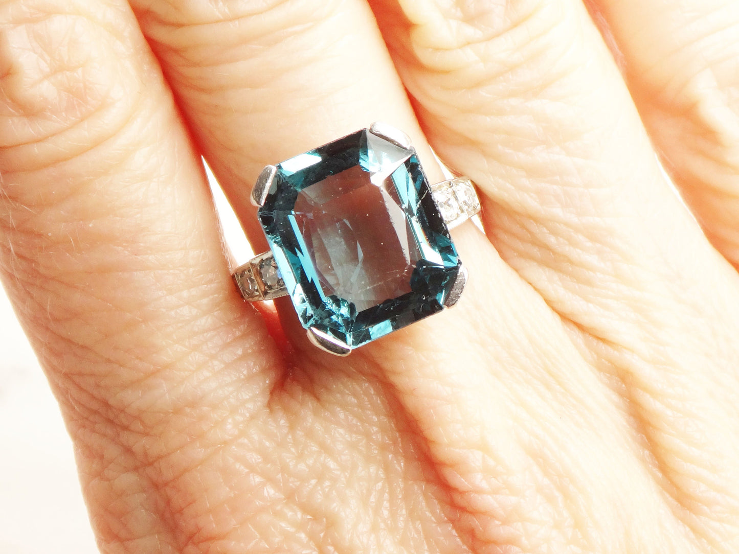 Vintage Art Deco 18k White Gold Blue Spinel Diamond Ring - Size 6.75