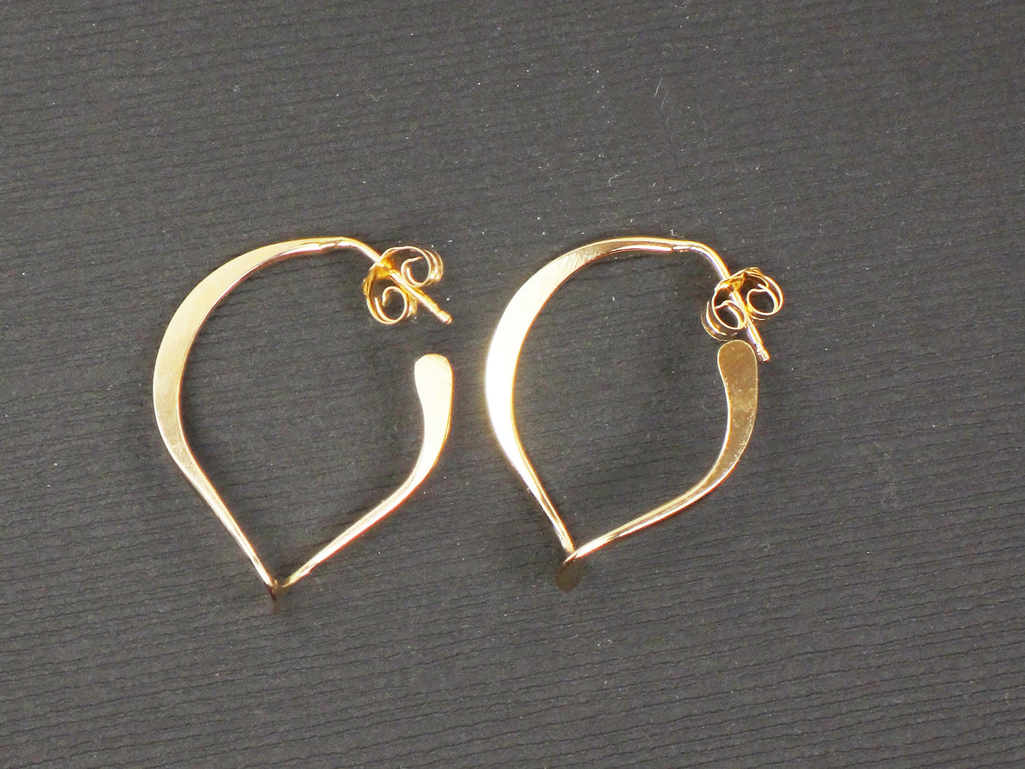 Vintage 14k Yellow Gold Hoop Earrings: Polished Twist Design