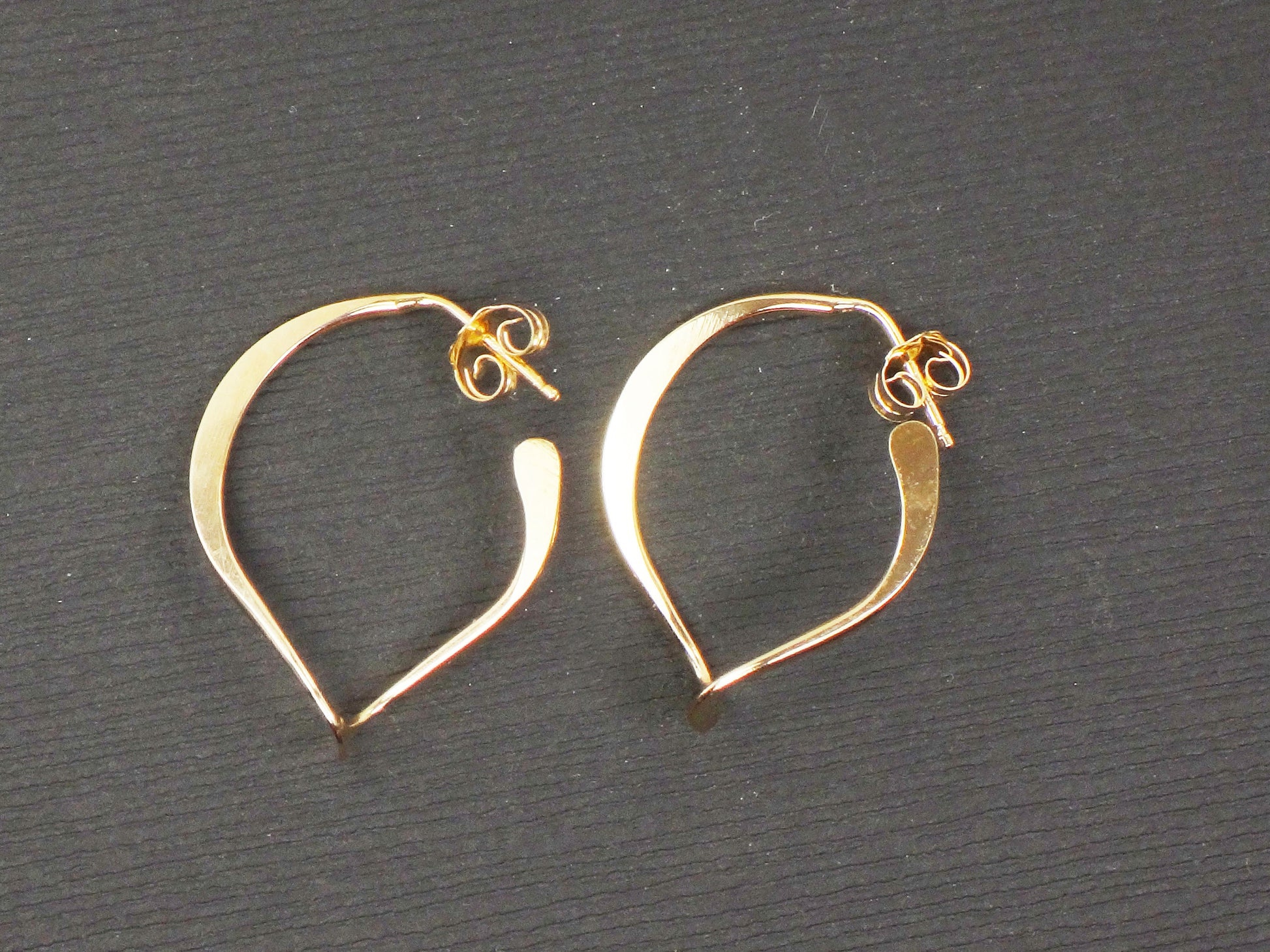 Vintage 14k Yellow Gold Hoop Earrings: Polished Twist Design