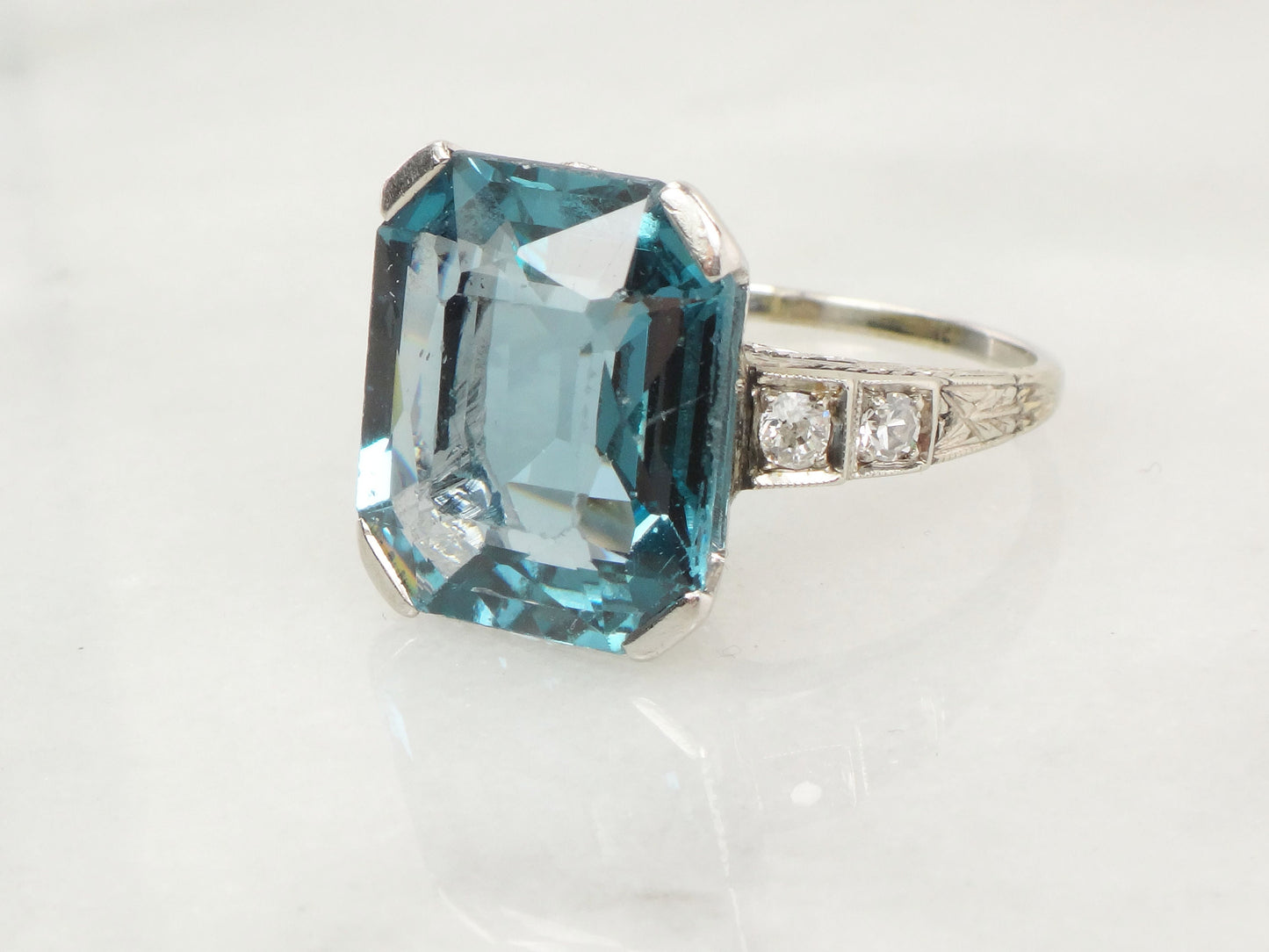 Vintage Art Deco 18k White Gold Blue Spinel Diamond Ring - Size 6.75