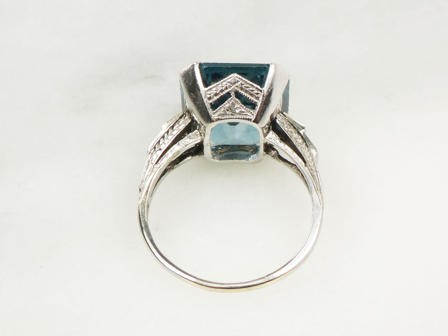 Vintage Art Deco 18k White Gold Blue Spinel Diamond Ring - Size 6.75