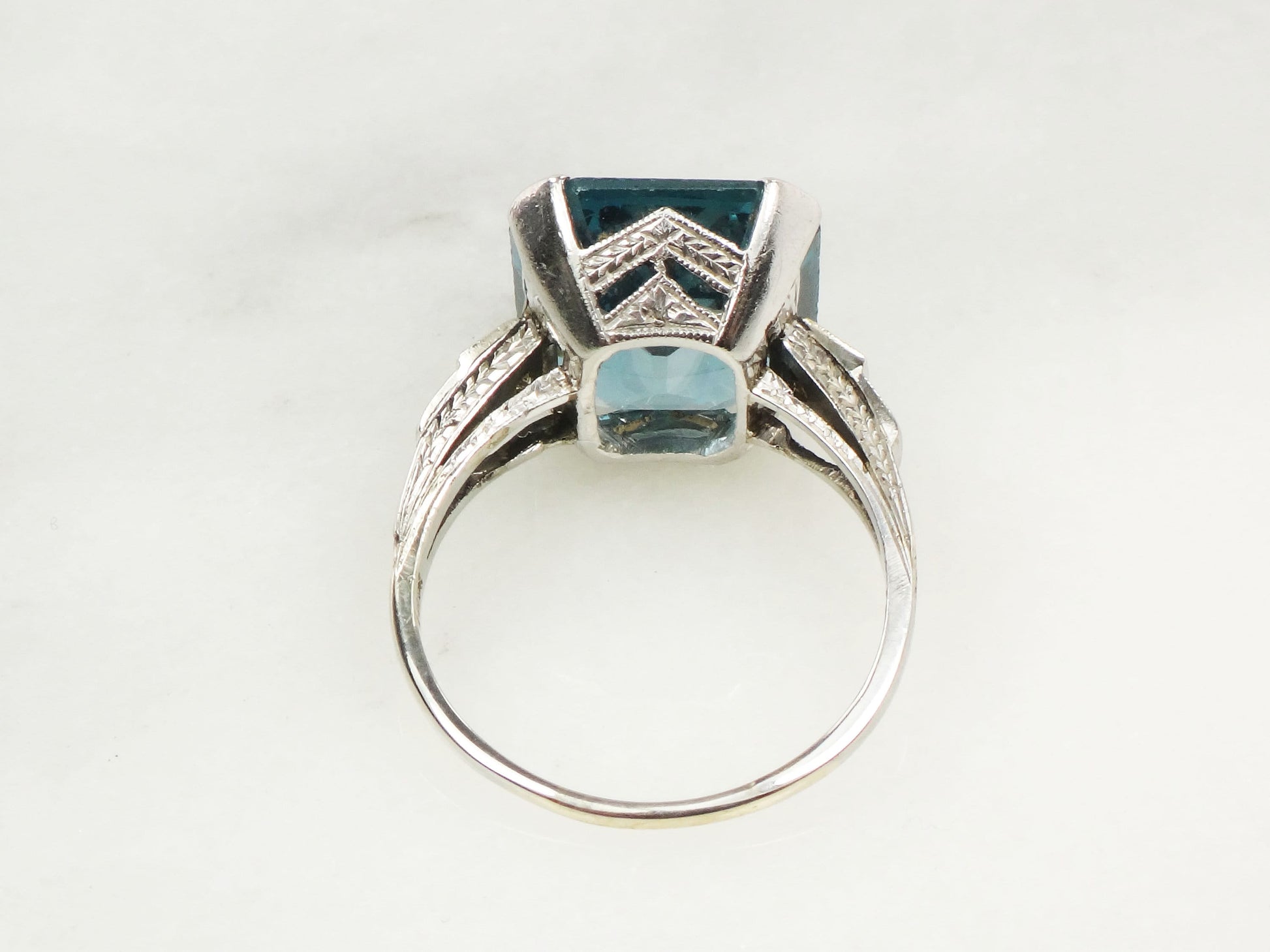 Vintage Art Deco 18k White Gold Blue Spinel Diamond Ring - Size 6.75