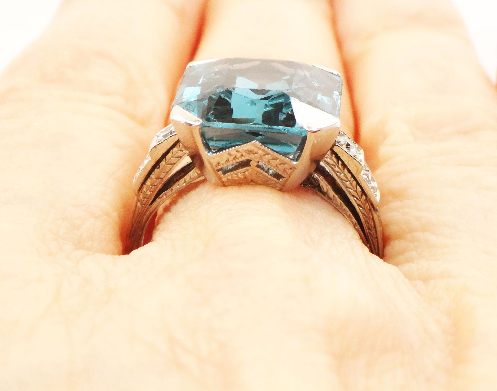 Vintage Art Deco 18k White Gold Blue Spinel Diamond Ring - Size 6.75