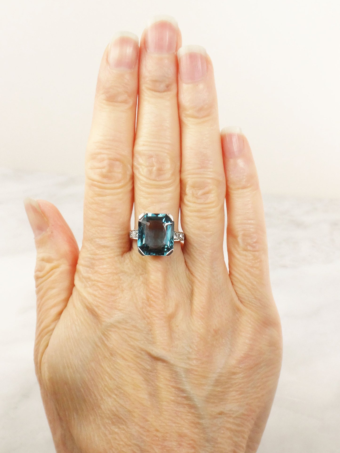 Vintage Art Deco 18k White Gold Blue Spinel Diamond Ring - Size 6.75