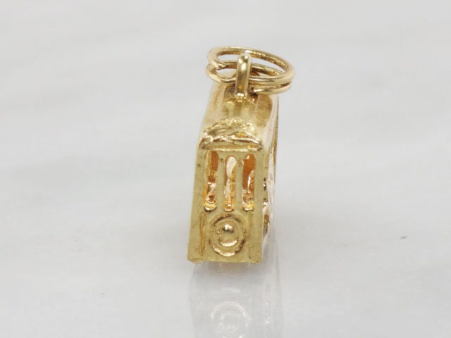 Vintage 14k Gold Cable Car Charm: San Francisco Travel Pendant