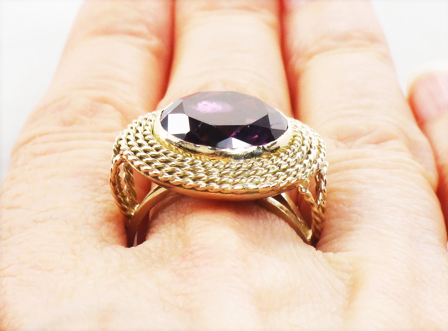 Vintage Large 14k Yellow Gold Round Purple Sapphire Ring Size 9