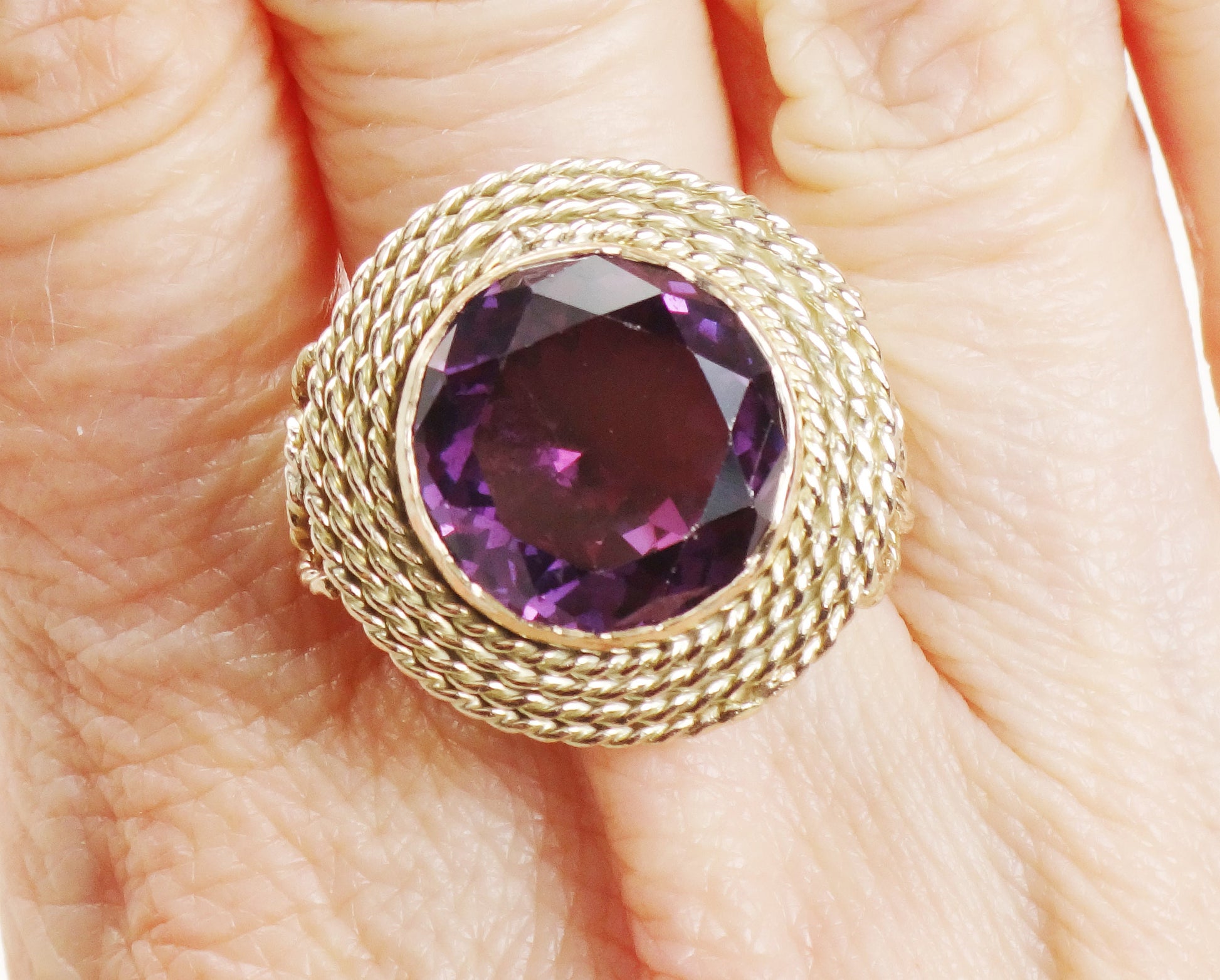 Vintage Large 14k Yellow Gold Round Purple Sapphire Ring Size 9