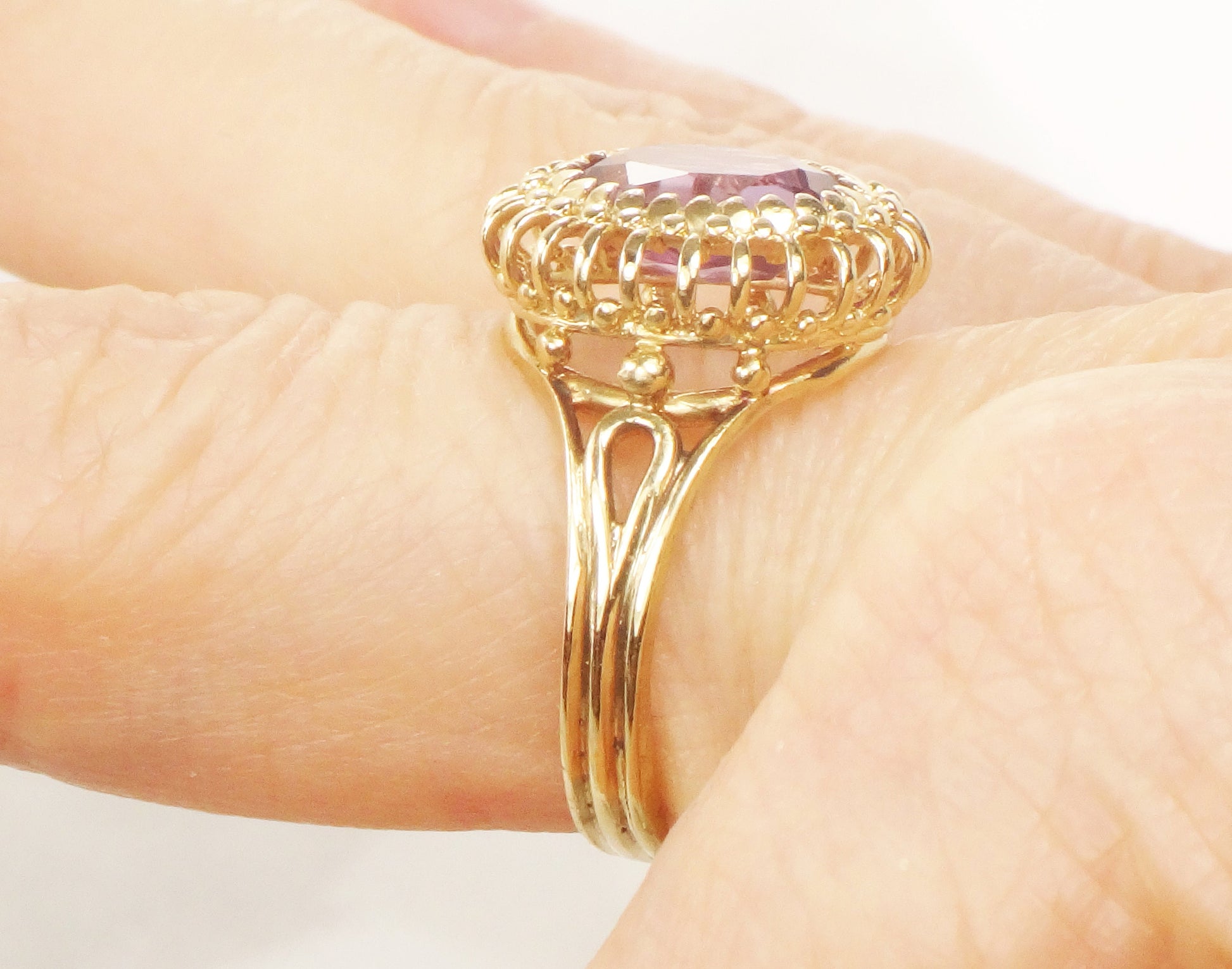 Vintage Solid 14k Yellow Gold Oval Purple Sapphire Ring Size 7