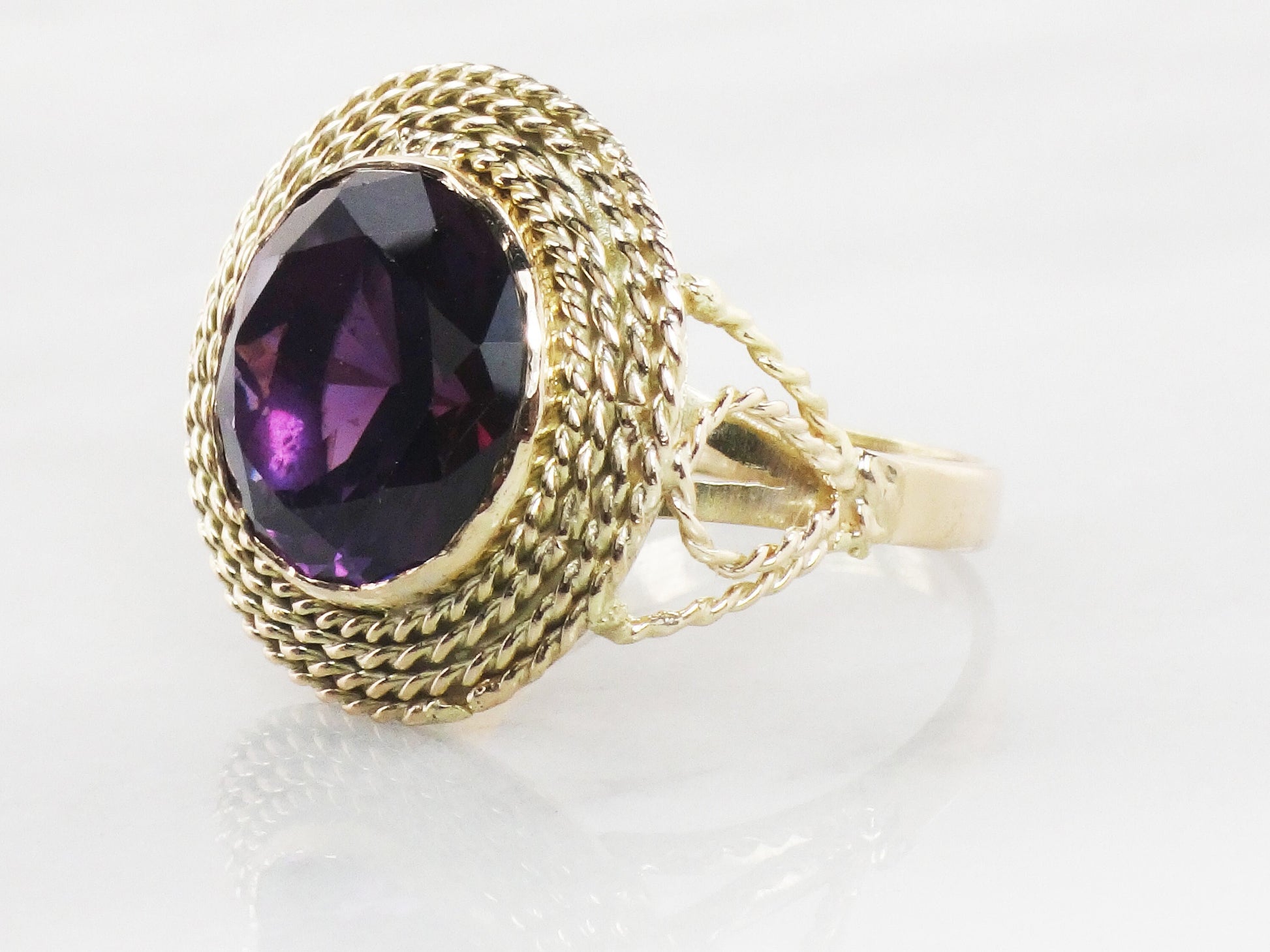 Vintage Large 14k Yellow Gold Round Purple Sapphire Ring Size 9