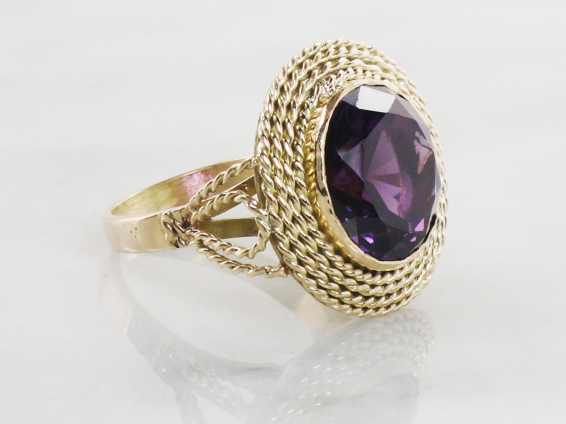 Vintage Large 14k Yellow Gold Round Purple Sapphire Ring Size 9