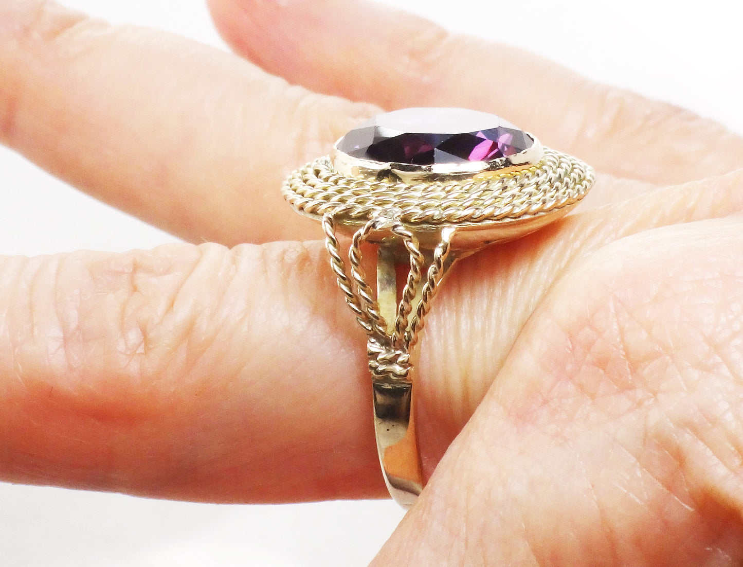 Vintage Large 14k Yellow Gold Round Purple Sapphire Ring Size 9