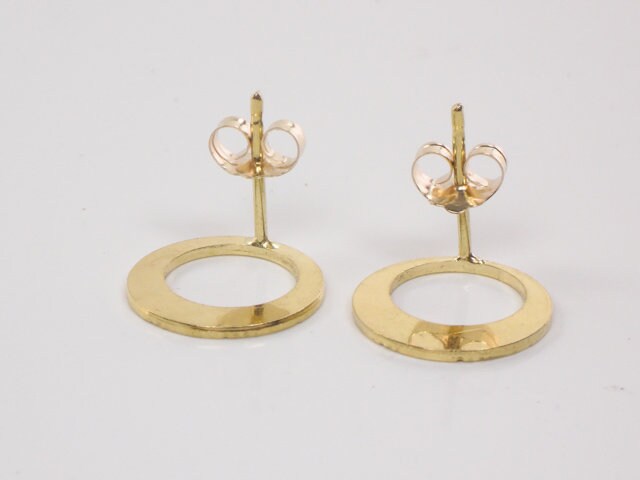 Vintage 18k Gold Circle Stud Earrings: Engraved Solid Gold Discs