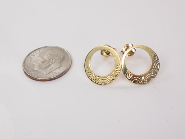 Vintage 18k Yellow Gold Engraved Stud Earrings ,Solid Gold Circle Earrings, Disc Studs with Post Backs