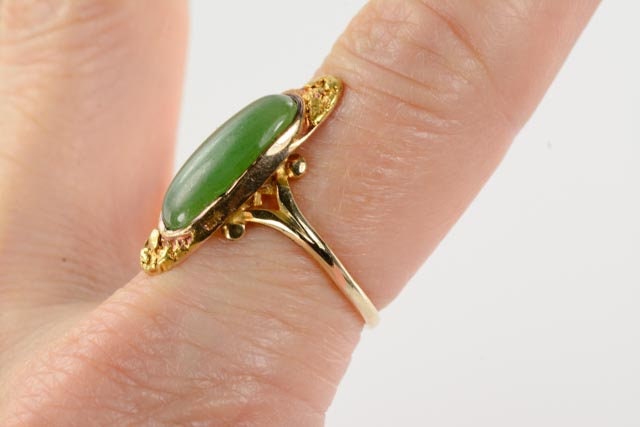 Vintage 10k & 24k Gold Oval Green Glass and Genuine Gold Nugget Ring, Jade Look Everyday Ring, Size 8.25