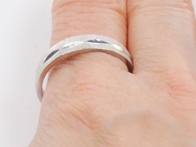 Vintage 18k White Gold Wedding Band Size 10.5 Circa 1970's