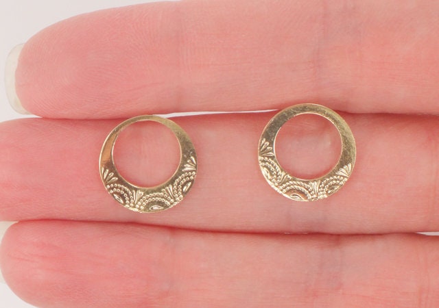 Vintage 18k Yellow Gold Engraved Stud Earrings ,Solid Gold Circle Earrings, Disc Studs with Post Backs