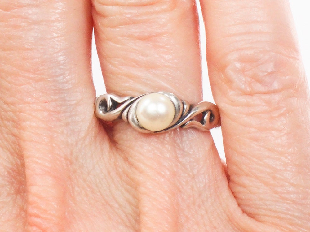 Vintage Kabana Sterling Silver White Pearl Ring June Birthstone Ring Size 5.5