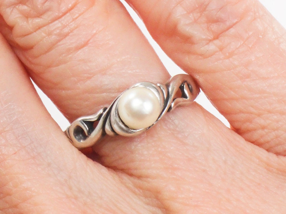 Vintage Kabana Sterling Silver White Pearl Ring June Birthstone Ring Size 5.5