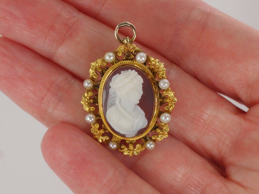 Vintage 14k Gold Hardstone Cameo with Cultured Pearls Pendant / Pin