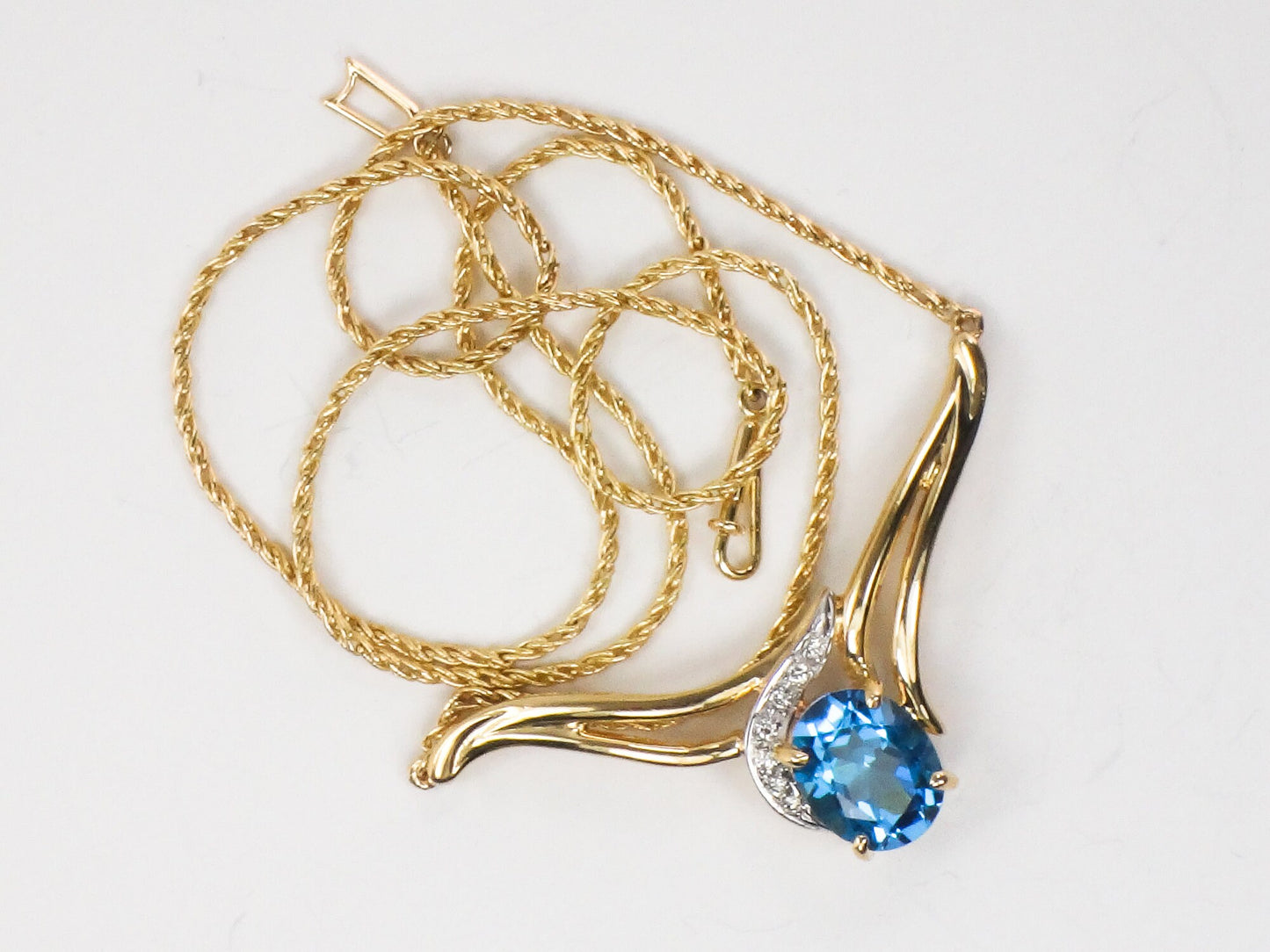 Vintage 14k Yellow Gold Blue Topaz and Diamond Necklace 1980's Oval Blue December Birthstone Necklace 17.5"