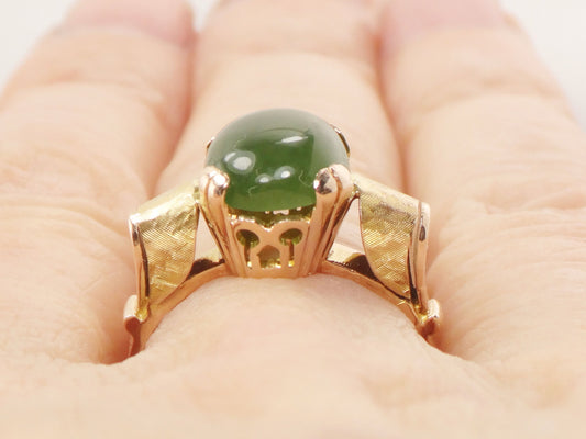 Vintage 14k Yellow Gold Chrysoprase Cabochon Ring - Size 5.5
