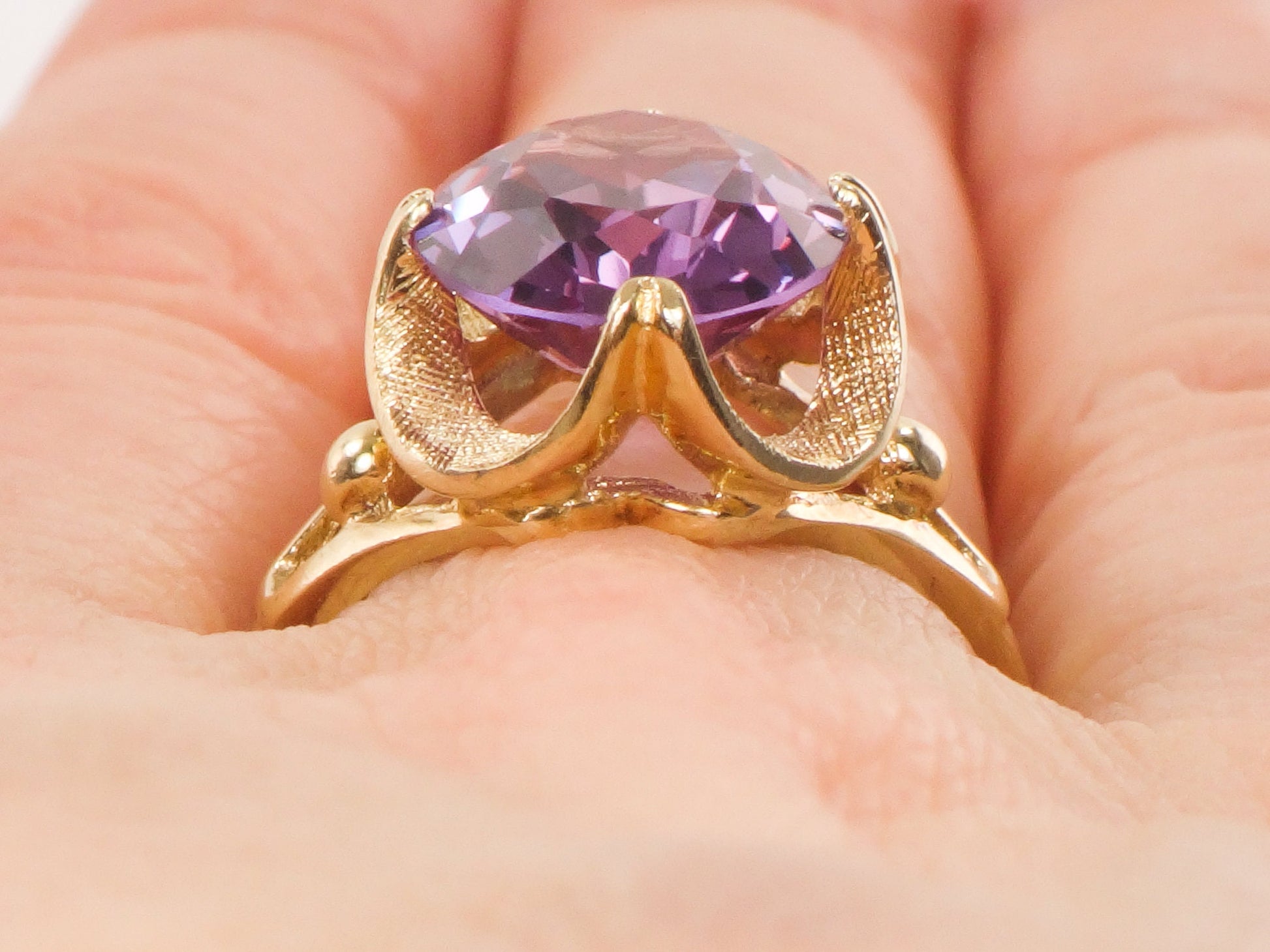 Vintage 14k Yellow Gold Oval Cut Purple Sapphire Ring