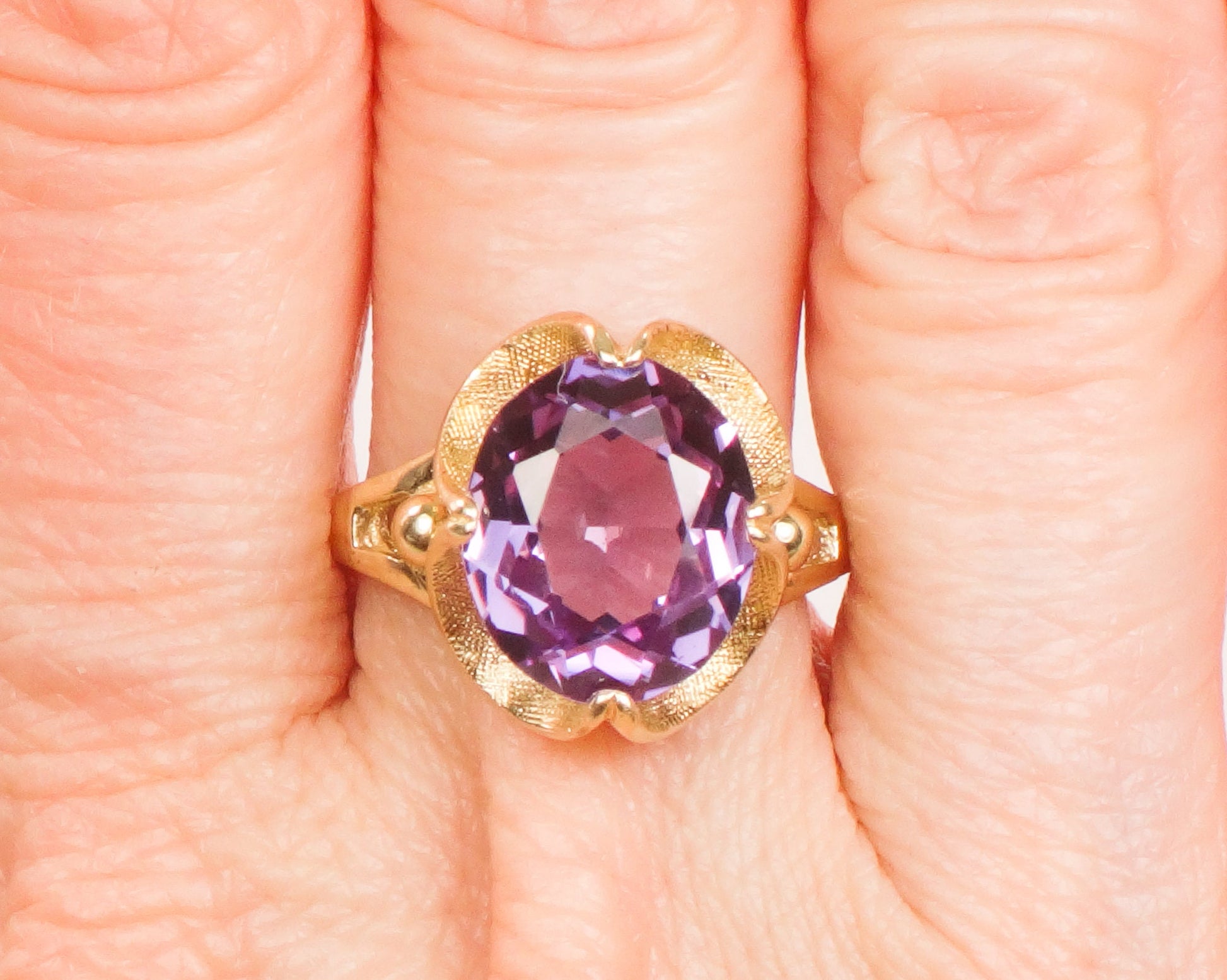 Vintage 14k Yellow Gold Oval Cut Purple Sapphire Ring