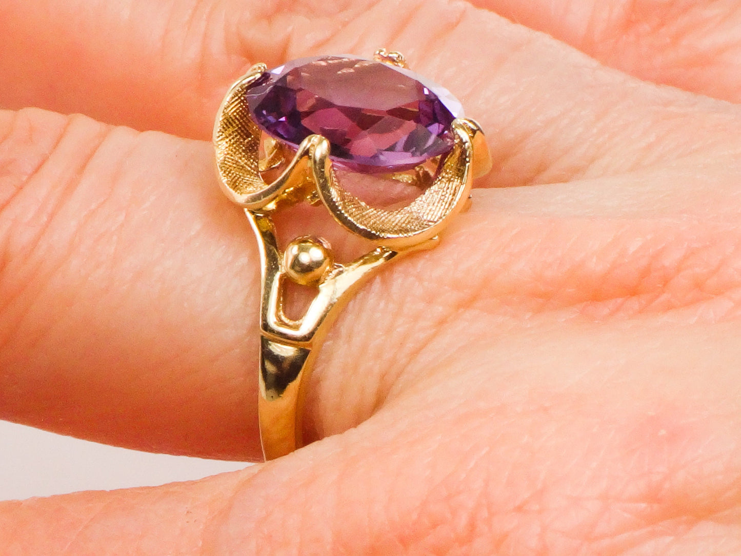 Vintage 14k Yellow Gold Oval Cut Purple Sapphire Ring