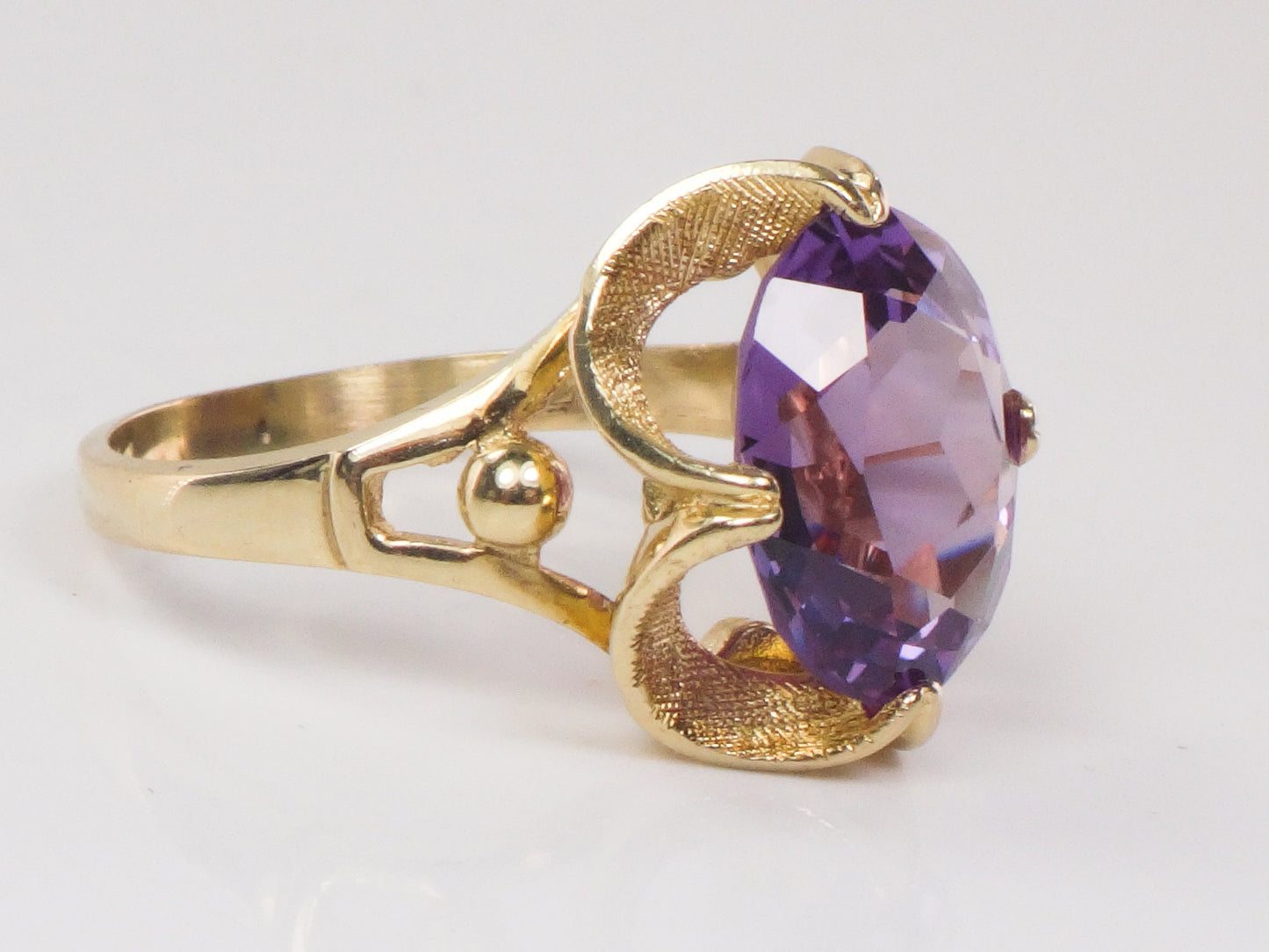 Vintage 14k Yellow Gold Oval Cut Purple Sapphire Ring