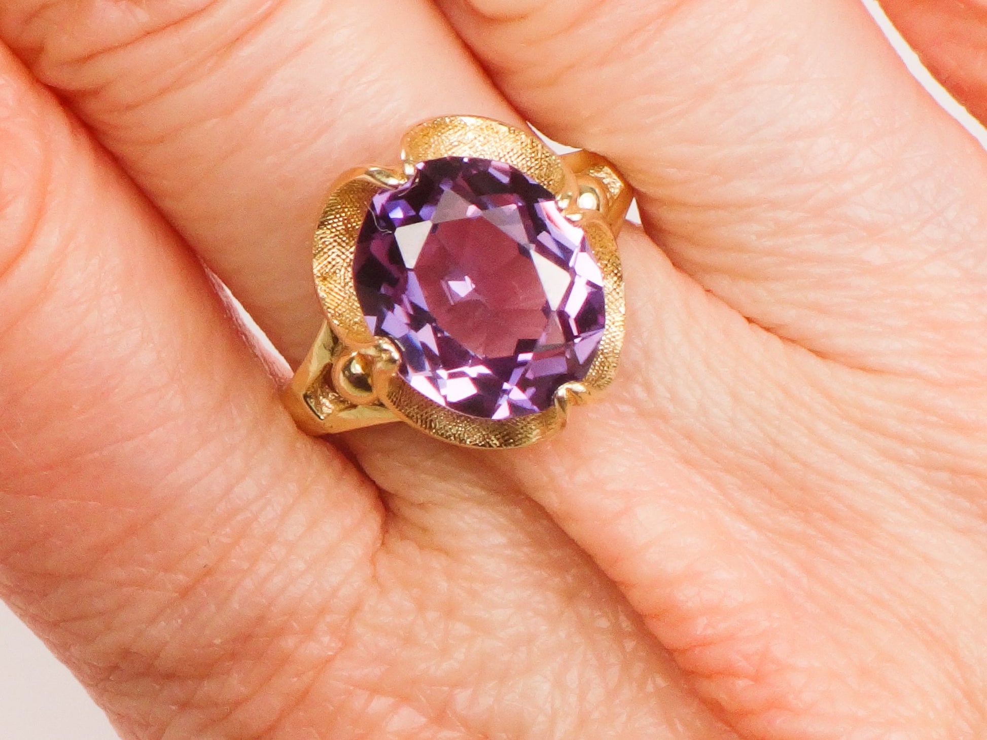 Vintage 14k Yellow Gold Oval Cut Purple Sapphire Ring