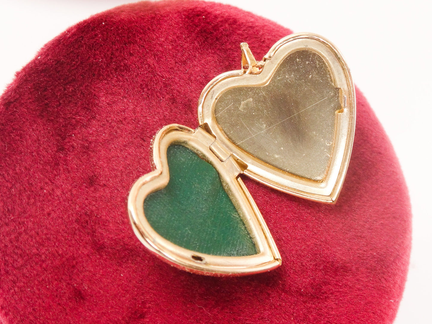 Vintage 14k Yellow Gold Heart Locket Pendant Floral Etched Picture Locket