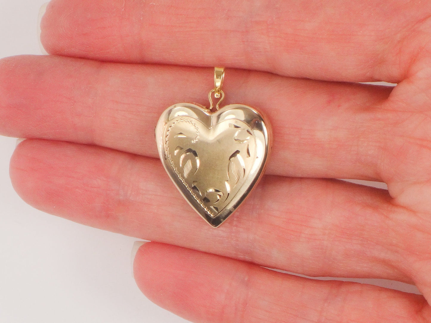 Vintage 14k Yellow Gold Heart Locket Pendant Floral Etched Picture Locket