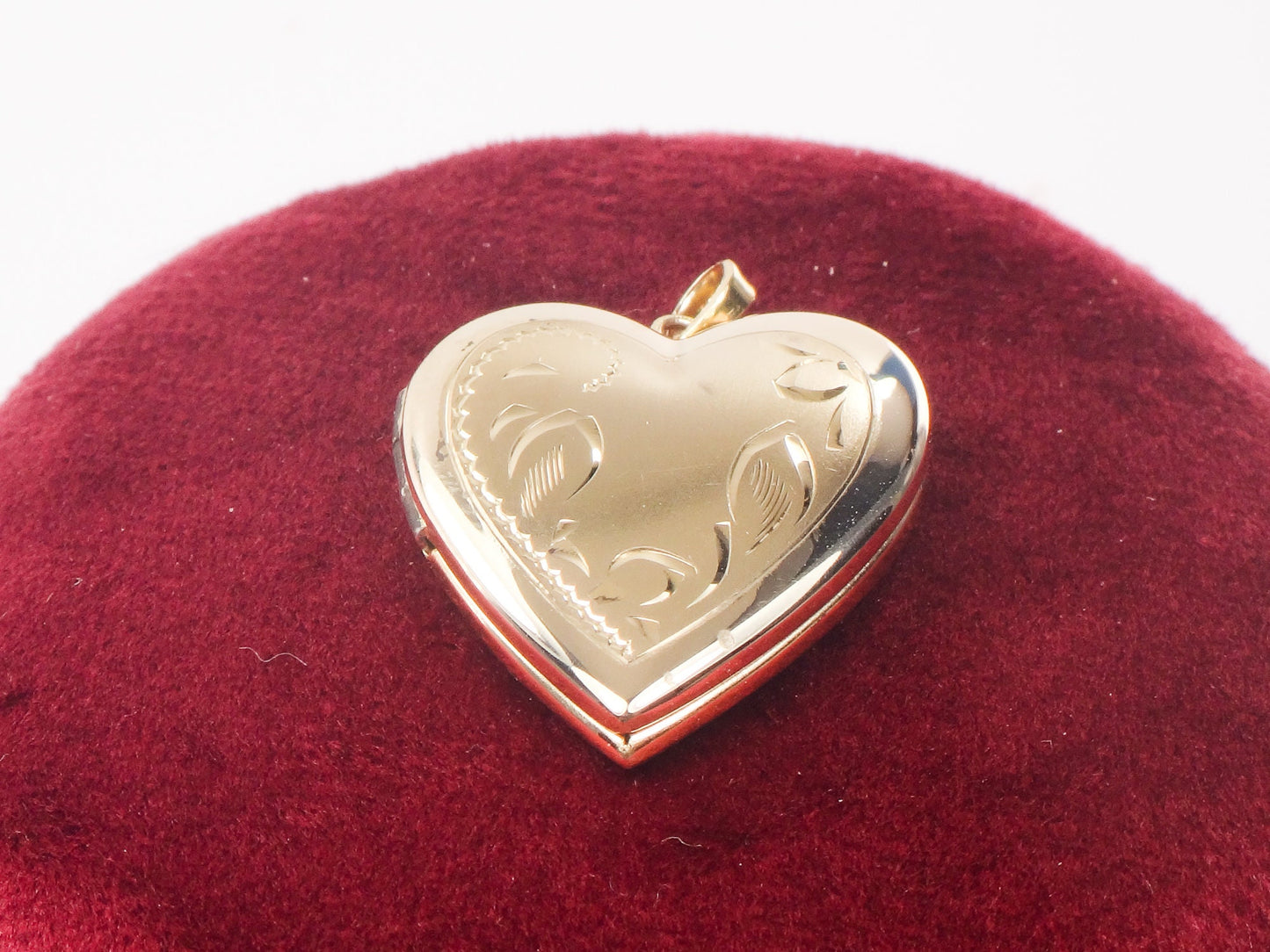 Vintage 14k Yellow Gold Heart Locket Pendant Floral Etched Picture Locket