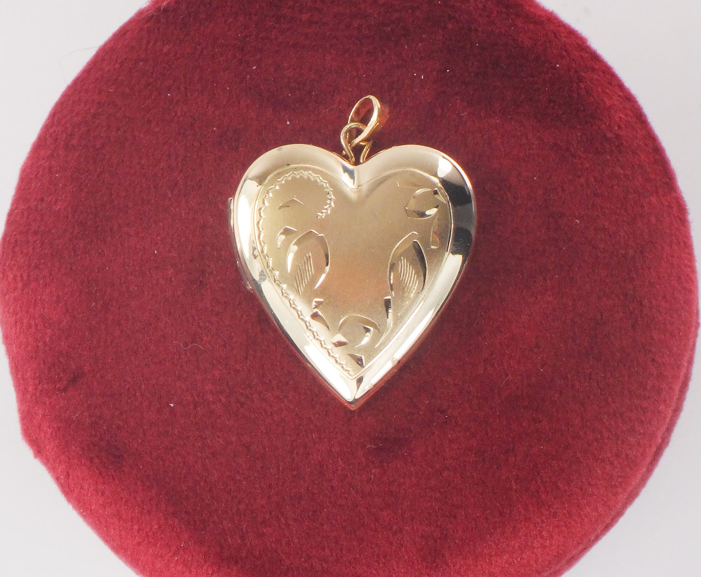 Vintage 14k Yellow Gold Heart Locket Pendant Floral Etched Picture Locket