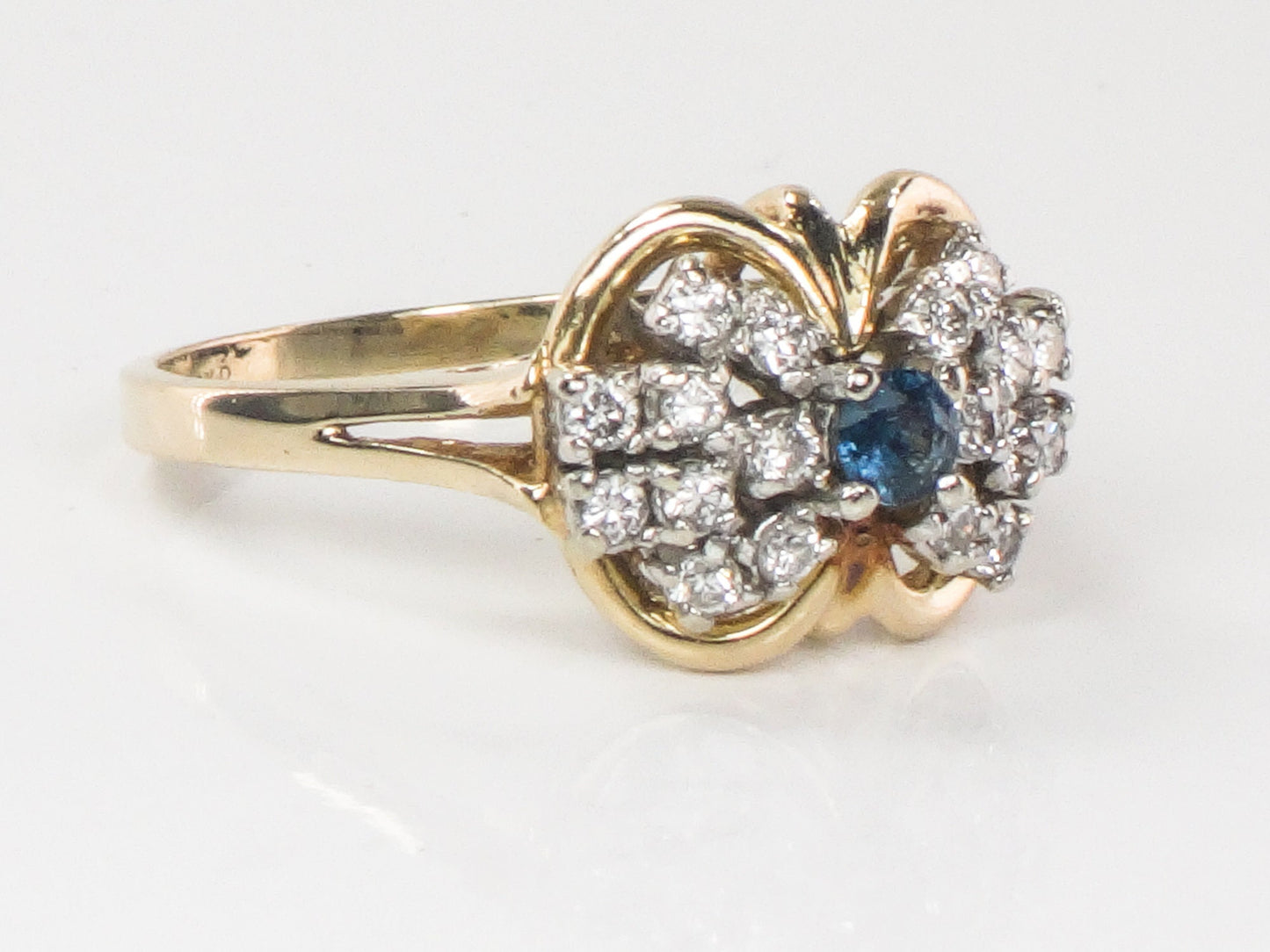 Vintage 14k Yellow Gold Natural Blue Sapphire and Diamond Cluster Ring Everyday Ring Size 6.5