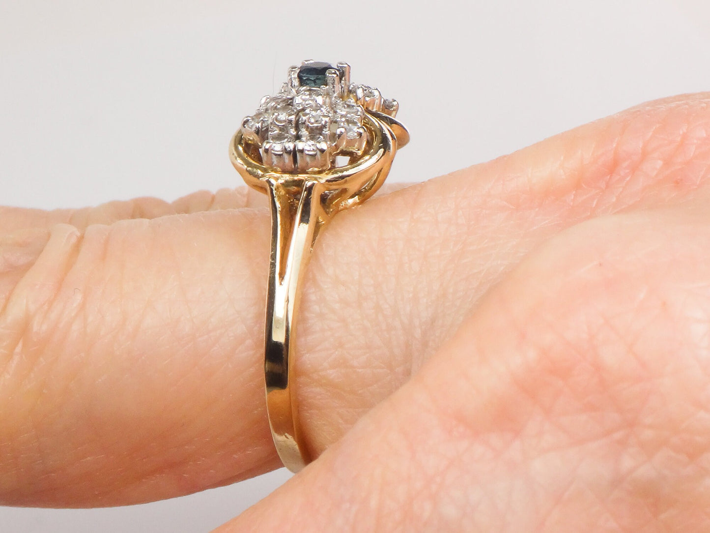 Vintage 14k Yellow Gold Natural Blue Sapphire and Diamond Cluster Ring Everyday Ring Size 6.5