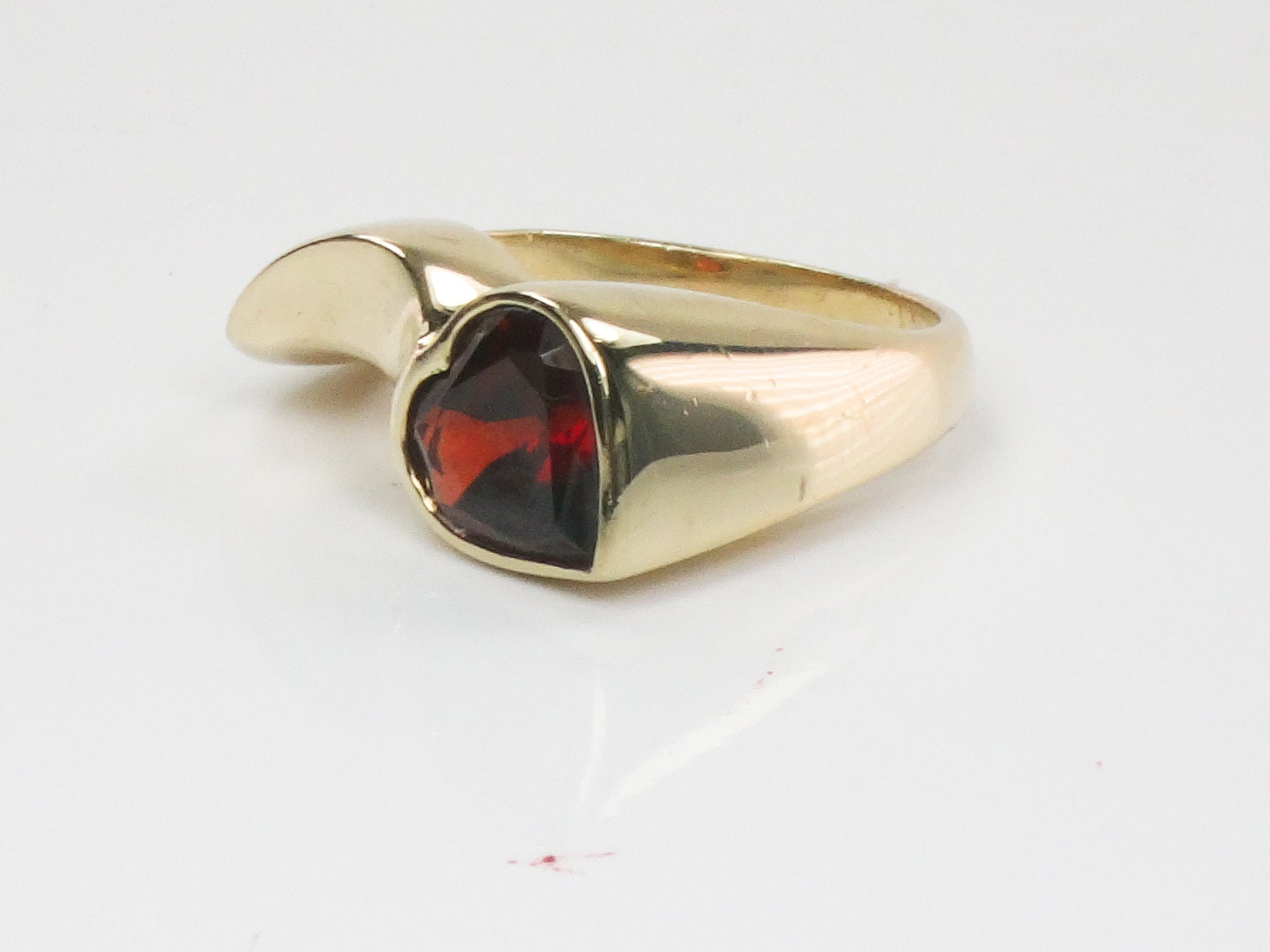 14k Gold Heart Shaped Garnet Ring Vintage Modern Style January Birthstone Ring