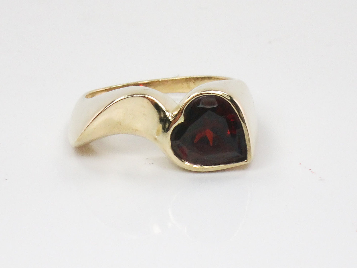 14k Gold Heart Shaped Garnet Ring Vintage Modern Style January Birthstone Ring