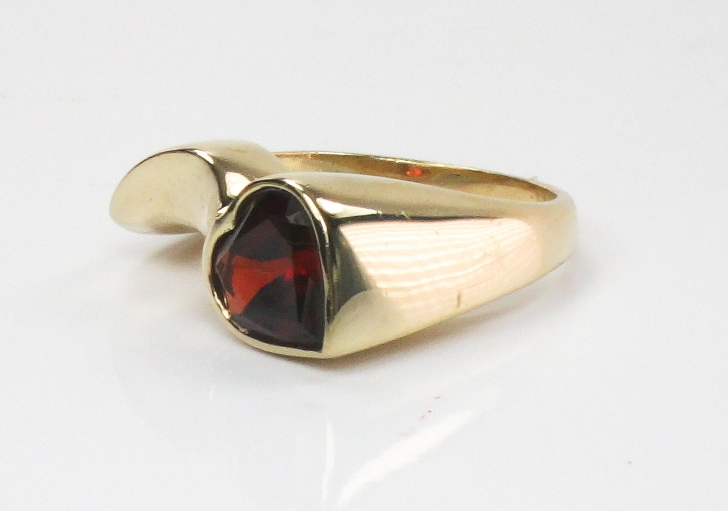14k Gold Heart Shaped Garnet Ring Vintage Modern Style January Birthstone Ring