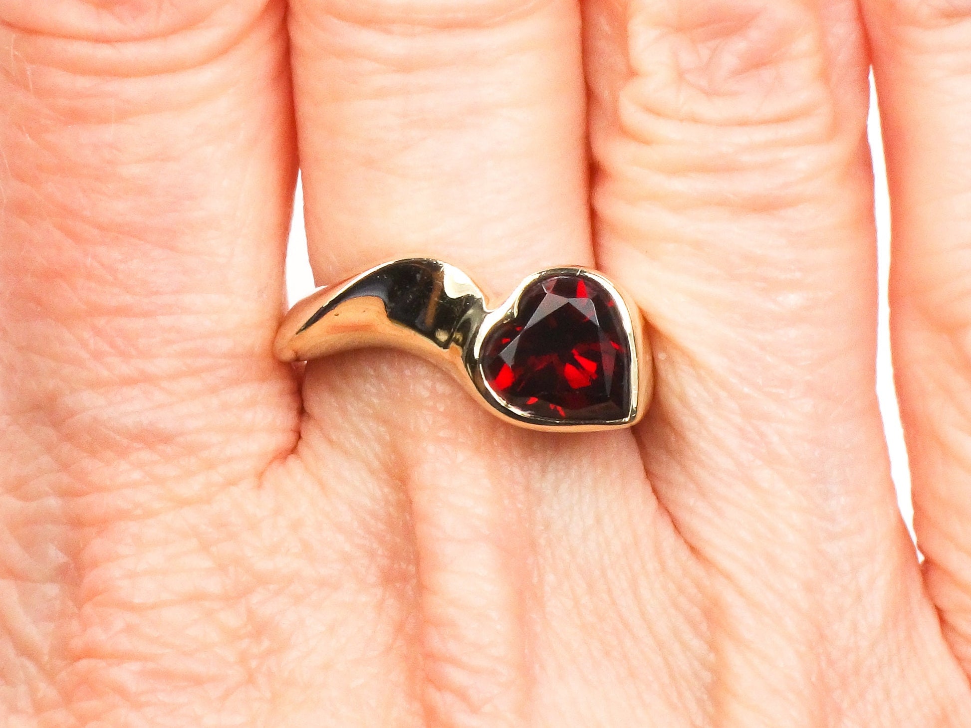 14k Gold Heart Shaped Garnet Ring Vintage Modern Style January Birthstone Ring